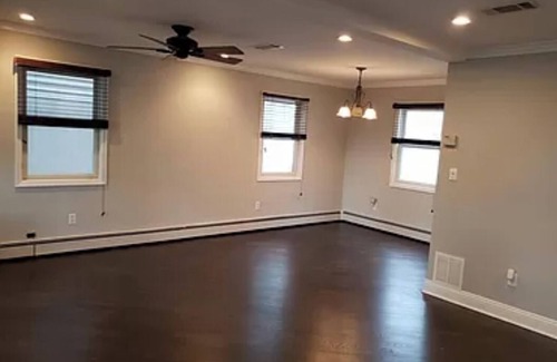 Wall House | Cozy 2-bedroom house 3.5 blocks to beautiful Belmar beach