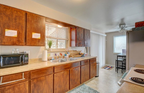 Eiber House | Cozy 2-bedroom house in nice Lakewood with WiFi, AC