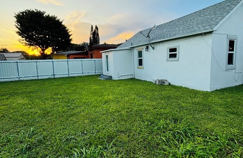 Gladeview House | Cozy 2-bedroom house in enjoyable Miami with WiFi, AC, and close to everything!