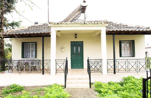 Mavromati House | Cozy 2 bedroom house in Trikala