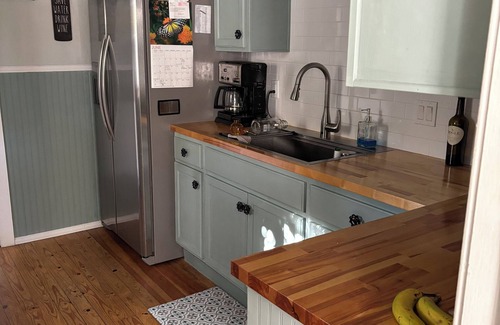 Baroda House | Cozy 2-bedroom house in charming Baroda with WiFi and AC