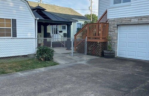 Dunbar House | Cozy 2-bedroom house in nice Dunbar with WiFi, AC