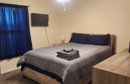 LaBelle House | Cozy 2-bedroom house in peaceful LaBelle with AC, WiFi, full kitchen, living
