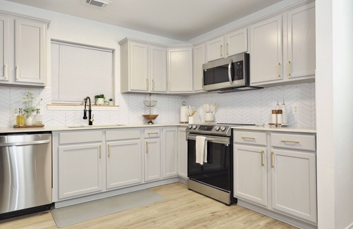 Sherman House | Cozy 2-bedroom house in Sherman with Smart TVs, Kitchen, Fireplace & WiFi