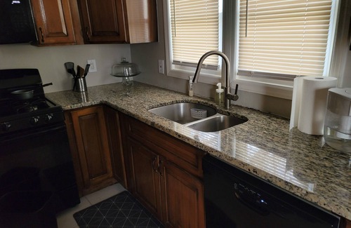 Teaneck House | Cozy 2-bedroom house in welcoming Teaneck with AC, WiFi