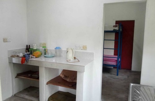 Seeduwa - Katunayake House | Cozy 2-bedroom house in charming Katunayaka with WiFi, AC