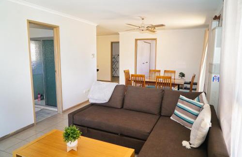 Werribee House | COZY 2 BEDROOM HOUSE/MELBOURNE