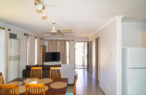 Werribee House | COZY 2 BEDROOM HOUSE/MELBOURNE