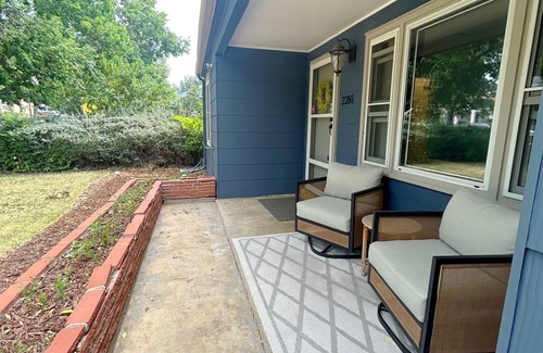 Aurora House | Cozy 2-bedroom house near Central Park CO