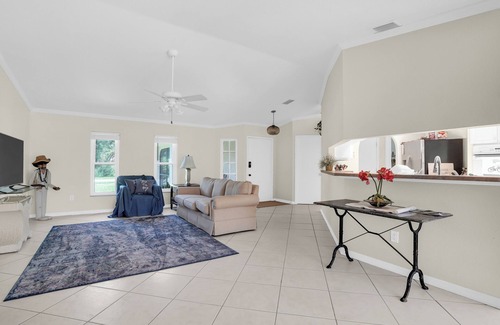 North Port House | Cozy 2-bedroom house in North Port with Caged Pool and Canal