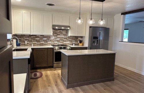 Plainview House | Cozy 2-bedroom house with WiFi and AC in Plainview