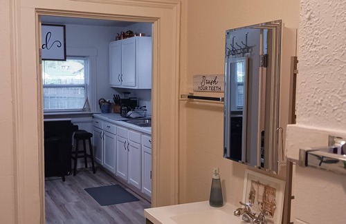 Port Huron House | Cozy 2-bedroom house in Port Huron near Blue Water Bridge. WiFi and satellite TV