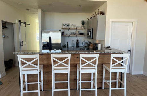 Davenport House | Cozy 2-bedroom house in phenomenal Seven Bays with AC, WiFi