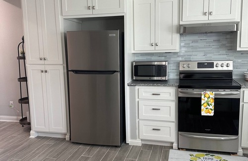 Springdale House | Cozy 2-bedroom house in Springdale with WiFi