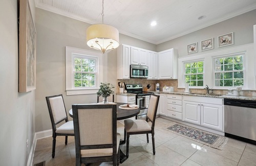 Hickory Cottage | Cozy 2 bedroom in heart of Hickory, NC