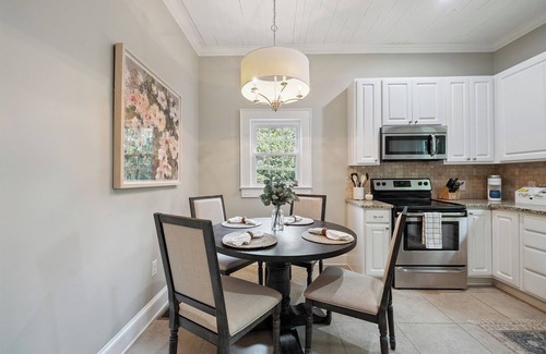 Hickory Cottage | Cozy 2 bedroom in heart of Hickory, NC