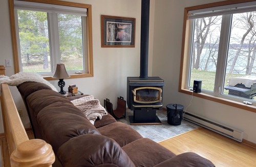 Farwell Cabin | Cozy 2-bedroom Lake cabin in Alexandria Area with private lakeshore.