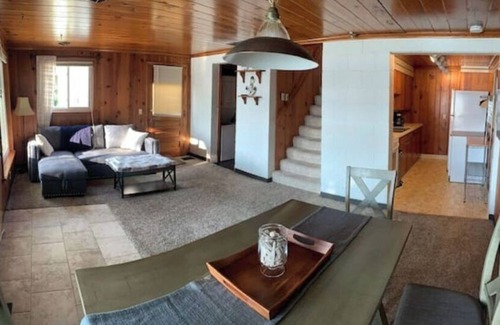 Brighton Cottage | Cozy - 2 Bedroom, Lakefront Cottage UMich and MSU