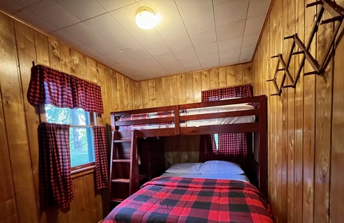 Iron County Cabin | Cozy 2 Bedroom Lakefront Cabin Turtle Point Outpost|Box Turtle