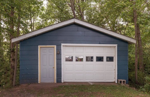 Garrison Cabin | Cozy 2-bedroom lakeside cabin with game room near Casino-Pet Friendly
