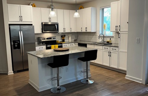 Summerville Apartment | Cozy 2-bedroom luxury apartment in Summerville with WiFi, AC