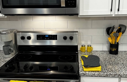 Summerville Apartment | Cozy 2-bedroom luxury apartment in Summerville with WiFi, AC