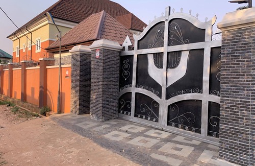 Nnewi Apartment | Cozy 2-Bedroom Luxury Apartment With AC, WiFi, Solar, BoreHole Water, CCTV Nnewi