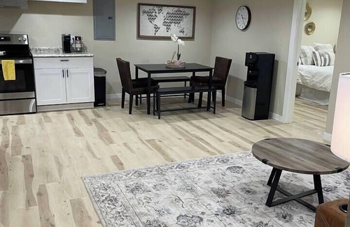 Lakeview Apartment | Cozy 2 bedroom Mainstreet Stay