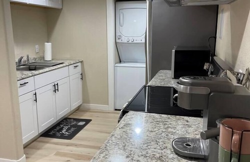 Lakeview Apartment | Cozy 2 bedroom Mainstreet Stay