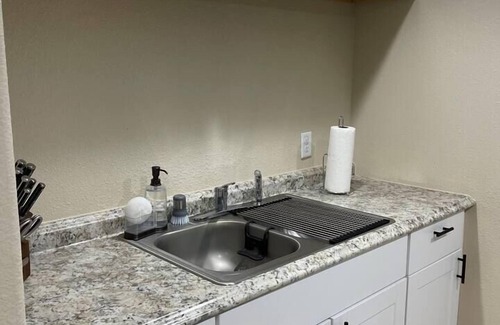 Lakeview Apartment | Cozy 2 bedroom Mainstreet Stay