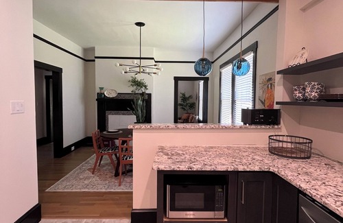 Great Falls House | Cozy 2-bedroom Mid Century Modern house in Great Falls