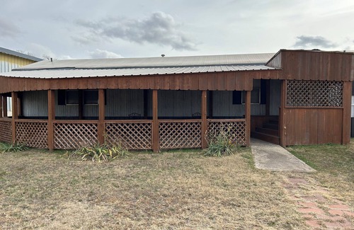 Freedom House | Cozy 2-bedroom Mobile Home in Freedom, OK