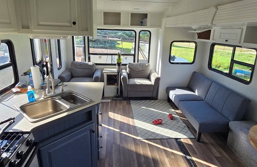 Kila House | Cozy 2-bedroom mobile home in lovely Kila with AC