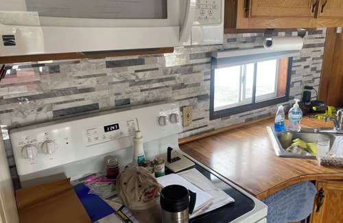 Saint David House | Cozy 2-bedroom mobile home in charming Madawaska with AC, WiFi