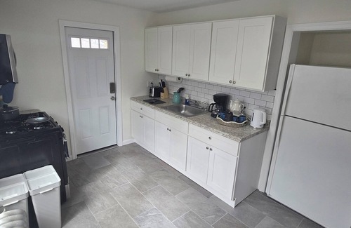 Bryn Mawr House | Cozy 2 Bedroom, Near NYC, Easy Parking
