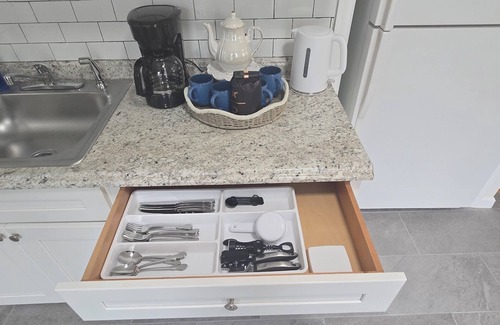 Bryn Mawr House | Cozy 2 Bedroom, Near NYC, Easy Parking