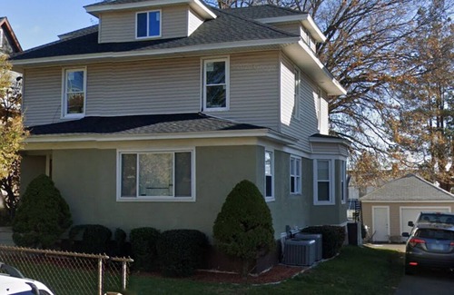 Bridgeport House | Cozy 2 bedroom near Bridgeport Hospital