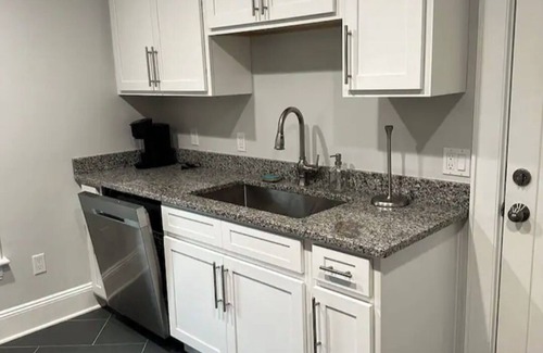 Bridgeport Apartment | Cozy 2 bedroom near Bridgeport Hospital