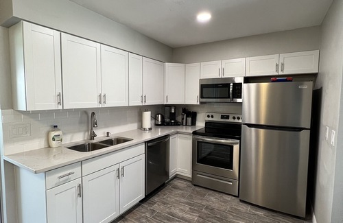 Warm Mineral Springs House | Cozy 2 Bedroom near the Springs