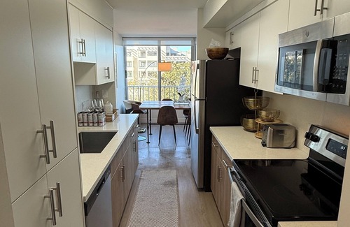 Ocean Park Apartment | Cozy 2-bedroom Oasis apartment in Santa Monica, w/all amenities optimal Location