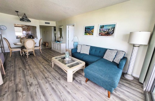 Bel Air Apartment | Cozy 2-bedroom Oceanview Penthouse apartment with AC, WiFi