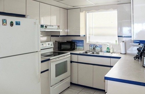 Bel Air Apartment | Cozy 2-bedroom Oceanview Penthouse apartment with AC, WiFi