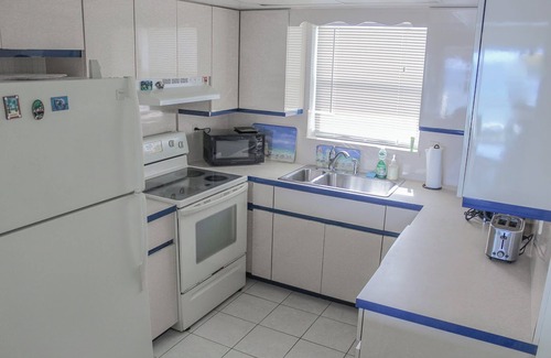 Bel Air Apartment | Cozy 2-bedroom Oceanview Penthouse apartment with AC, WiFi