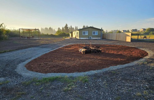 North Yelm House | Cozy 2-bedroom on 10 acres with WiFi, AC in wonderful Yelm