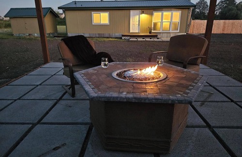 North Yelm House | Cozy 2-bedroom on 10 acres with WiFi, AC in wonderful Yelm