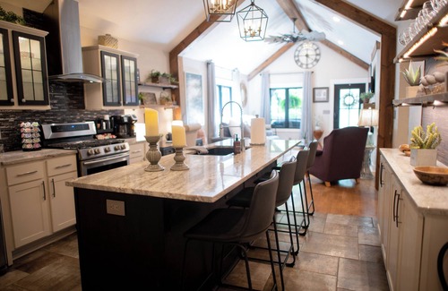 Rountree House | Cozy 2-bedroom pet friendly bungalow in the heart of Springfield