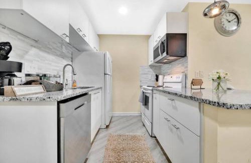 Charlotte House | Cozy 2 Bedroom Pineville-Matthews Duplex Sleeps 8