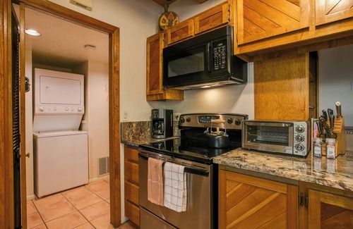 Northeast Santa Fe House | Cozy 2-Bedroom Plaza Retreat: Spacious Quiet Luxury