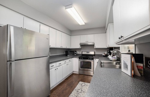 Freeland Condo | Cozy 2 bedroom plus 1 bath modern Duplex with desk, laundry and outdoor space!