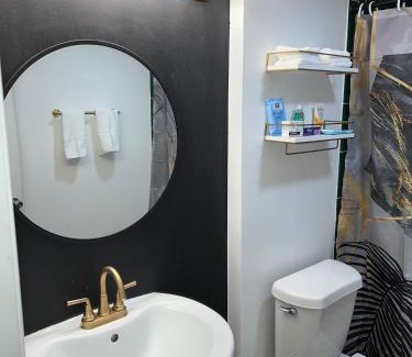 Oak Lawn Apartment | Cozy 2-Bedroom Property in the heart of Dallas